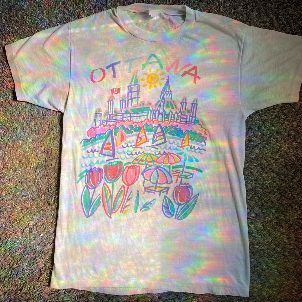 💖BOGO💖Vintage Ottawa White Tee *pic taken in rainbow lighting*